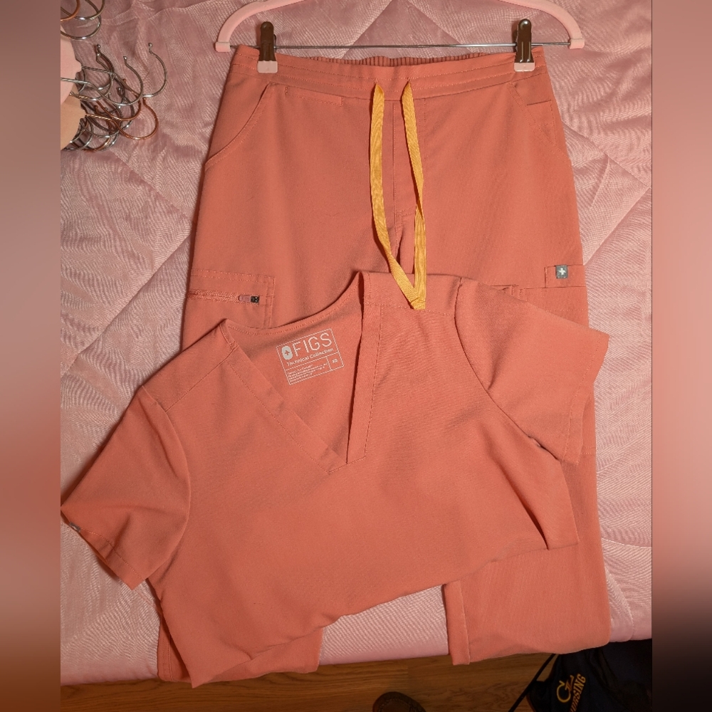 FIGS Coral Scrub Set - XS/XSP